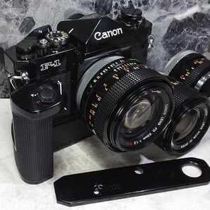 【終活】 Canon F-1後期型 美品＋FD 55mm f1.2 シンデレラ＋35mm f2 S.S.C 赤バッジ2本＋FD 50mm f1.8＋ワインダーF 各動作良好 露出計OKの画像2