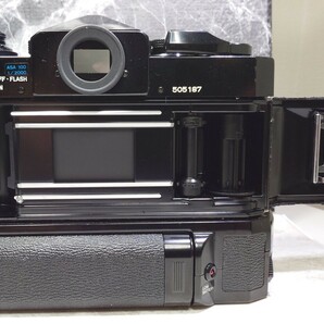 【終活】 Canon F-1後期型 美品＋FD 55mm f1.2 シンデレラ＋35mm f2 S.S.C 赤バッジ2本＋FD 50mm f1.8＋ワインダーF 各動作良好 露出計OKの画像6