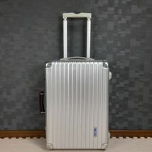 廃盤【美品】青ロゴ RIMOWA リモワ CLASSIC FLIGHT クラシックフライト 35L 機内持ち込み 2輪 シルバー アルミ キャリー スーツケース_画像2