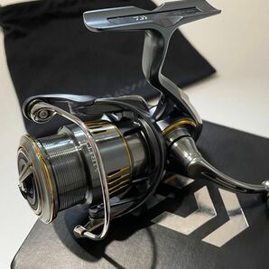 美品 ダイワ DAIWA 23 エアリティ AIRITY LT2000S-P