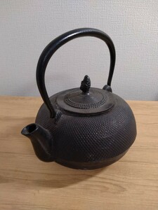 鉄瓶・鉄器の逸品・・・詳細不明です