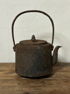 岩鋳 Iwachu 鉄瓶 23型南部肌 (松ツマミ) 茶 1.9L 伝統工芸品 直火用 南部鉄器 11183