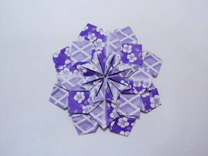 雪の結晶？　お花？　折り紙　紫色　絵柄　Flower Origami　ハンドメイド