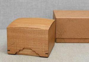 欅柾杢の駒箱　四隅落し　新品　化粧箱付き。