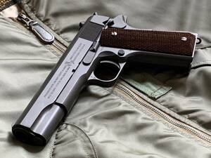 M1911A1 U.S.ARMY No871072 G.H.D COLT S ・ TOKYO MARUI ミリタリー ガバメント 木製フルチェッカーグリップ付 本体&マガジン 作動良好品 