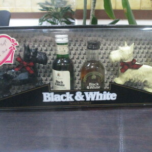 未開栓品 古酒 Black&White ブラック&ホワイト ミニボトルセット 置物付き スコッチウイスキー特級 50ml 元箱付きの画像1