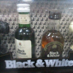 未開栓品 古酒 Black&White ブラック&ホワイト ミニボトルセット 置物付き スコッチウイスキー特級 50ml 元箱付きの画像4
