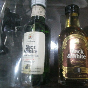 未開栓品 古酒 Black&White ブラック&ホワイト ミニボトルセット 置物付き スコッチウイスキー特級 50ml 元箱付きの画像5