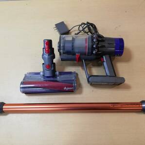 【て22】SV12 dyson ダイソン 掃除機 動作品 コードレスクリーナー の画像1