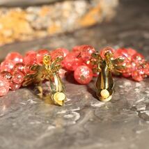 USA VINTAGE COLOR BEADS DESIGN SWING EAR CLIPS/アメリカ古着カラービーズぶらさがりデザインイヤリング_画像2