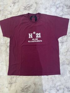 【N°21】立体ブランドロゴ Tシャツ