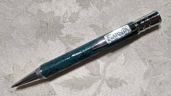 ナルニア国物語 NARNIA Disney/Walden 緑の皮に巻かれたボールペン（皮には地図の記号や文様が刻印）筆記確認 激レア