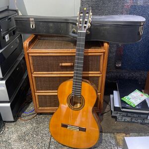 ヤマハ C-250 クラシックギター ガットギター 弦楽器 ハードケース付 YAMAHA