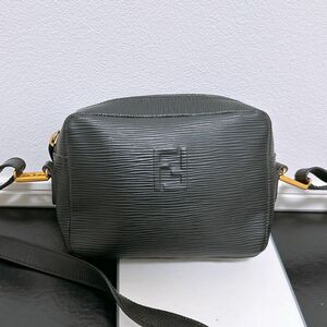 《美品》FENDI(フェンディ)ショルダーバッグ