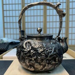 極上品★砂鉄鉄瓶純手作り急須輸入無コーティングゆで茶瓶耀世龍吟 南部鉄器 