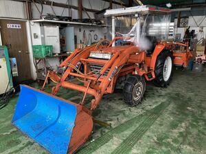 クボタ　Tractor　ローダーincluded　23馬力　4WD