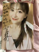 坂間恵◆キャミソール＆シュシュ・生写真・サイン入り_画像2