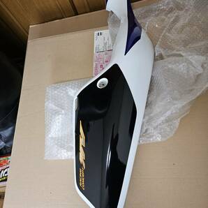 中古 RGV-Γ250SP 純正シートカウル 右 VJ23A RGV250γSP RGV250ガンマSP かなり綺麗です。の画像1