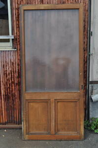 牧6　昭和レトロ　 ザラメ1枚ガラス　木製引戸　窓枠風木彫り装飾　1765x817x32ミリ