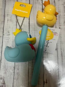 東京ディズニーリゾート　ドナルド　パルパルーザ　クワッキーダックシティ　グワグワスティック　黄色　バッグチャーム　青