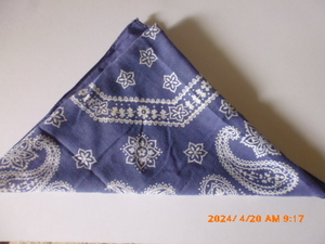 バンダナ　ビンテージ　1976年製　中古バンダナ　綿１００％　紺色　多少傷み有りだが古着には古いバンダナ　USED