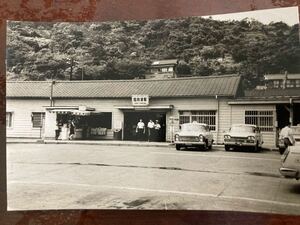 昭和鉄道写真：東海道本線国府津駅。昭和45年頃撮影。8.2×12.1㎝。