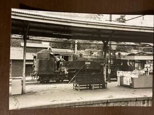 昭和鉄道写真：東海道本線国府津駅のC11 30[国府津]。昭和40年頃撮影。8×12㎝。