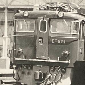 昭和鉄道写真：信越本線横川駅のED 42 13[横川]と試作機EF62 1(高崎第二](試験期間中)。1962年8月撮影。8.7×12.8㎝。の画像3