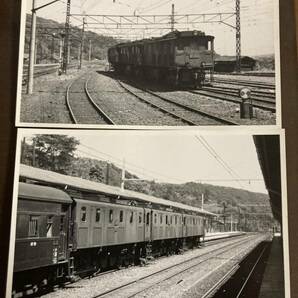 昭和鉄道写真：信越本線横川駅のED 42 5[横川]ほか牽引上り客レ/牽引を終えたED42三重連/２景。1962年8月撮影。8.7×12.8㎝。の画像1