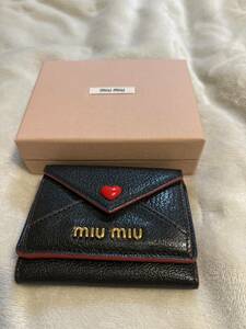 MIUMIU 折りたたみ財布