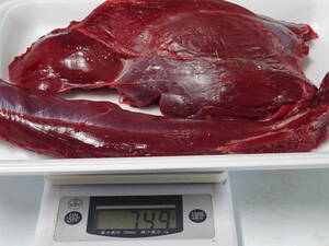 天然鹿肉　捕れたて鹿肉　　背ロース肉　その他　　７４９　ｇ　　同梱可能