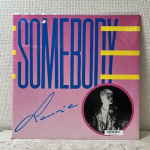 12 レコード / Laurie / Somebody / ARD-1082 