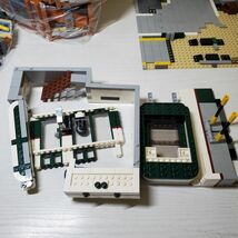 ●HJ05【送80】1円～ LEGO レゴ 10264 CREATOR クリエイター エキスパート コーナー ガレージ 街角のガレージ_画像8