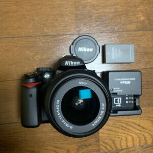 Nikon D5000 + AF-S NIKKOR 18-55mm VR