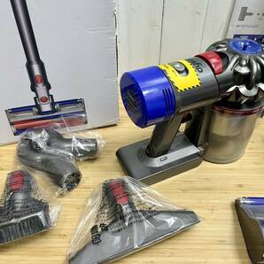 動作確認済み・簡易クリーニング■V8 fluffy ダイソン dyson コードレスクリーナー 掃除機 コードレス掃除機 SV10【都内 直接引取可能！】の画像2