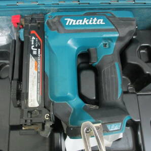 工具祭 マキタ makita 充電式タッカ ST421DZK バッテリーなし 使用品 長期保管品 訳ありジャンク扱い品の画像2