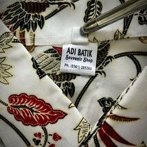 【新品未使用】ADI BATIK スーベニアシャツ　総柄Botanical& bird【唐草模様】Sサイズ　インドネシア　アロハシャツ、スカジャン好きな方も_画像8