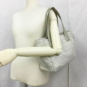 中古 シャネル バッグ CHANEL ニュートラベルライン A20457 トートPM トートバッグ ナイロンジャガード シルバー系 146816の画像10