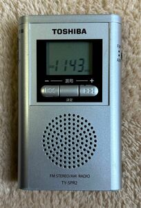 東芝 小型ラジオAM FM スピーカー付き 片耳イヤホン付き（おまけ）