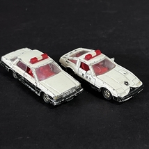 ◆ TOMICA トミカ No.13 NISSAN セドリック 4ドア パトカー と No.15 フェアレディＺ 300ZX パトカー ◆_画像2