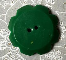 即決 ボタン 1個 φ35mm グリーン 花 プラスチック 樹脂 素材 材料 パーツ フランス輸入 ヴィンテージ_画像4
