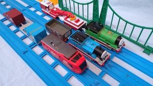 【送料無料】プラレール きかんしゃトーマスとパーシー＆クレーン車のロッキー なかよしセット/貨車/客車/操重車