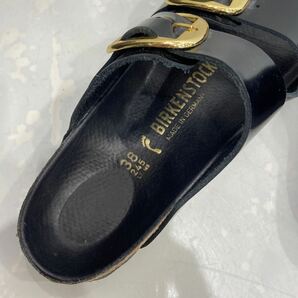 【BIRKENSTOCK ビルケンシュトック 】アリゾナ ビッグバックル ブラック ゴールド 24.5cm サンダル エナメル 2404oki Kの画像7