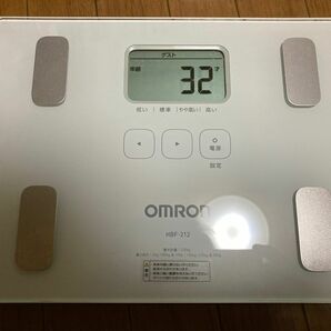 オムロン 体重体組成計 体脂肪 ヘルスケア 白 BMI ホワイト カラダスキャン OMRON HBF-212 体重計