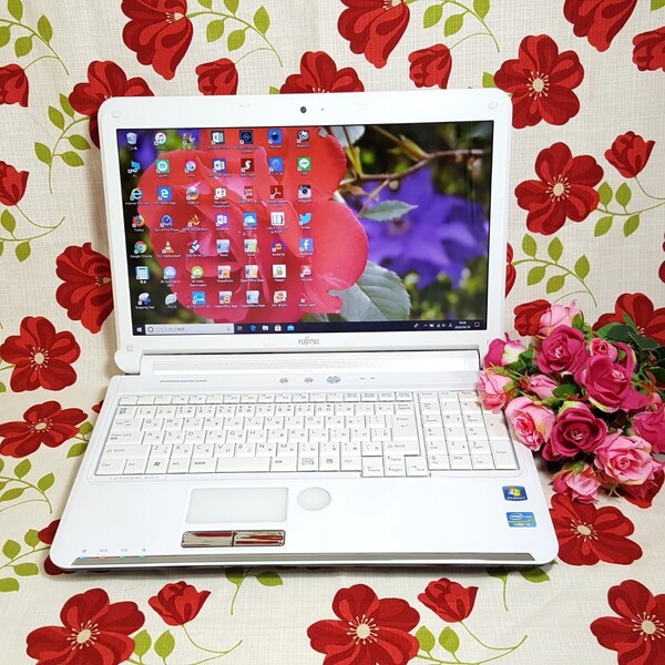 爆速2世代Core-i7/極上品/富士通 LIFEBOOKホワイト色/カメラ/ソフト多数/テレワーク可能/新品爆速SSD512/高速8GB/Win11/DVD焼き/オフィス