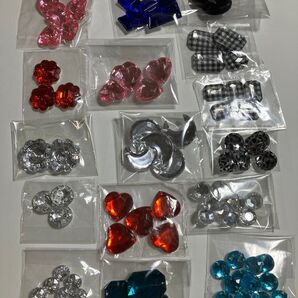 【人気まとめ売り】【ハンドメイド素材】【海外製品格安】【値下げ】ボタン ストーン キラキラ ビジュ ビーズパーツ