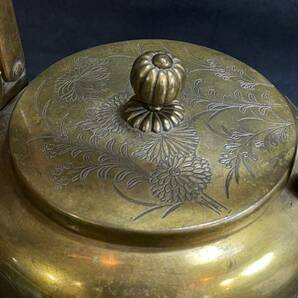 時代物 湯沸 やかん 薬缶 594g 金地秋華 彫画 検索( 銅製 真鍮製 茶道 茶道具 幅約17cm 高さ約23cm ヤカン の画像5