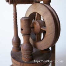 【郷愁を誘う小さな糸車】イギリス アンティーク ミニチュア 糸紡ぎ 木製 可動◆Antique Miniature Castle Style Spinning Wheel◆_画像9