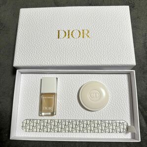 Dior ネイルケアセット (プラチナランクバースデーギフト)