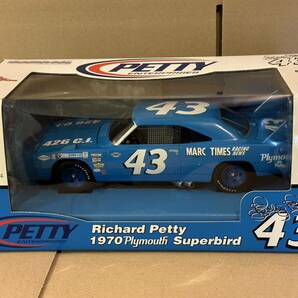 1/18 RACING CHAMPIONS Richard Petty 1970 Plymouth Superbird #43 プリムススーパーバードの画像1